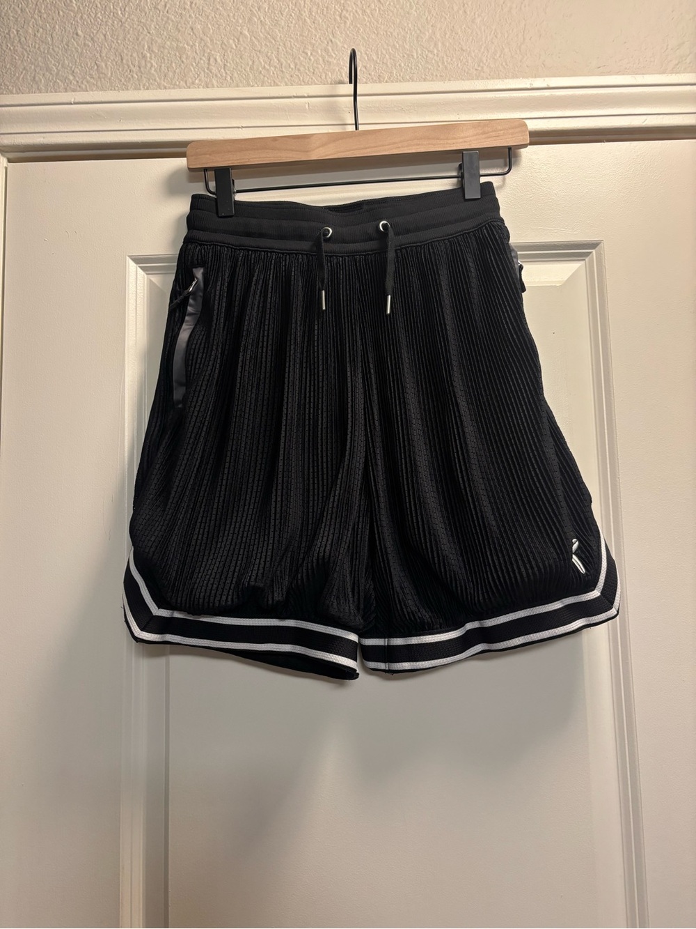 Black Nike Kobe Bryant Pleated Basketball Shorts Youth Size Large
